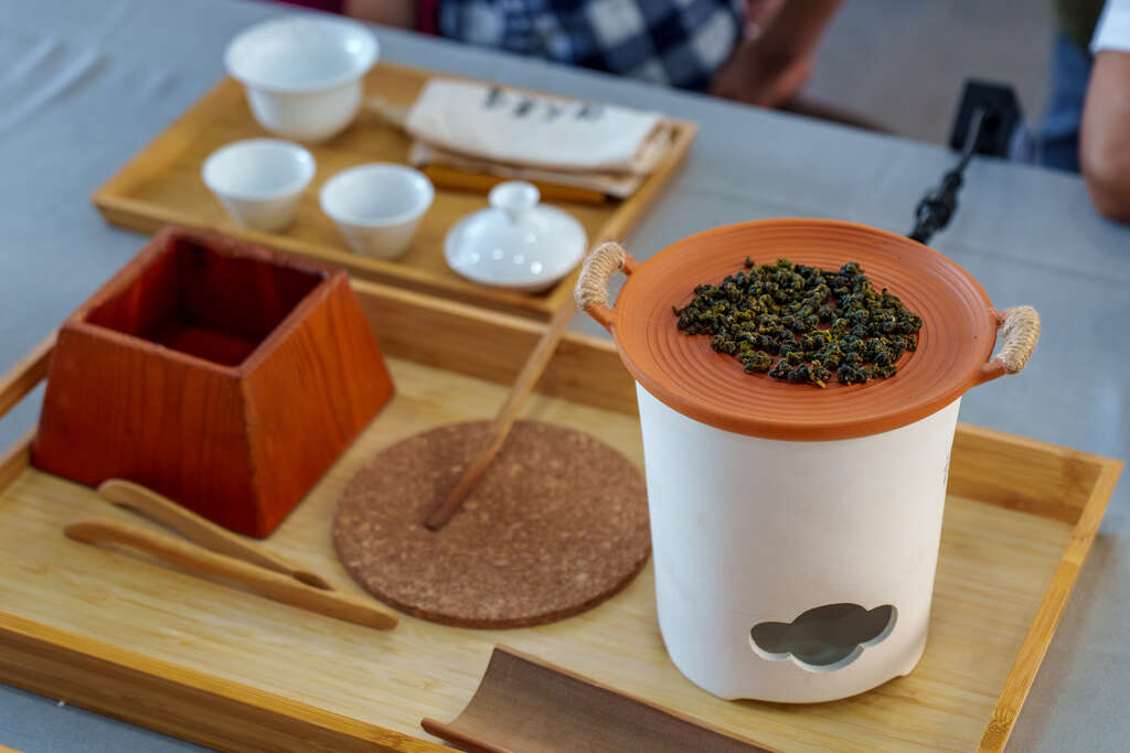 05參與「茶薰六感」體驗，感受茶的深層魅力。