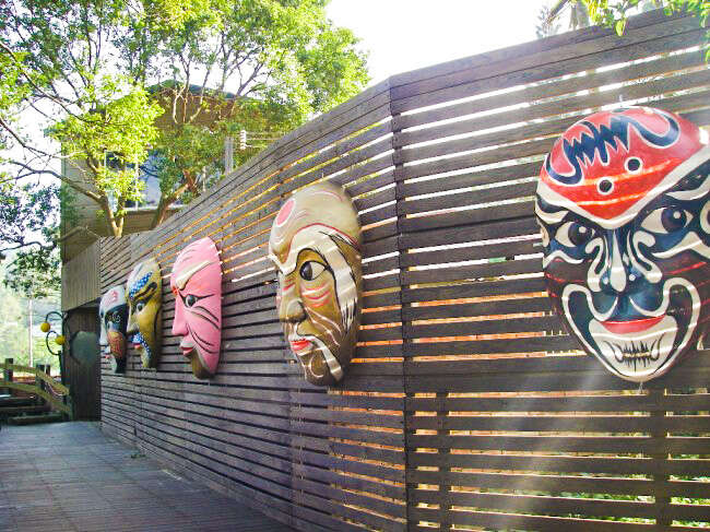 03色彩斑斕的山板樵臉譜，是文化傳承與創意融合的成果。