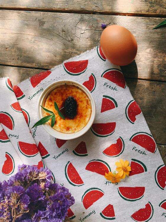 參加「伊莎布蕾好食光」活動,走進廚房一同製作充滿奶香的布蕾。