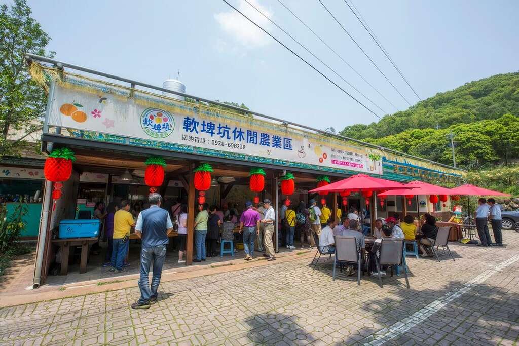 01走進軟埤坑，品味山城農村的豐饒樂土，體驗農家風情與在地美食。