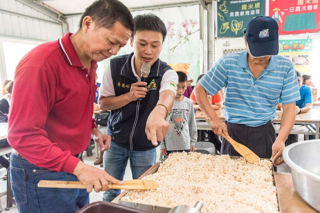 爆米香體驗解說（圖片來源：台灣休閒農業發展協會）