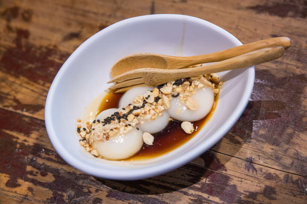 14田味家傳統甜點牛汶水，花生黑糖香甜濃郁。_公司素材