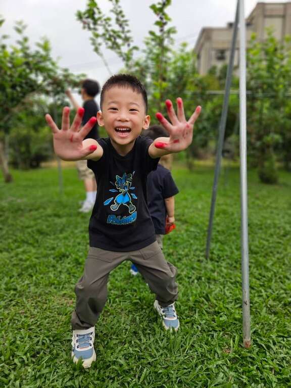 採桑椹_圖由大溪月眉休閒農業區提供