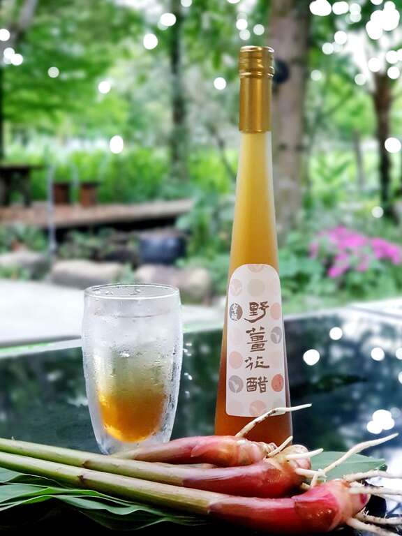 花泉田園美食坊自製的野薑花醋。