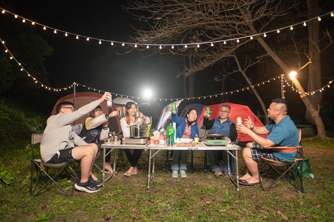 露營國中(含)以上每人250元，國小150元，國小以下免費。