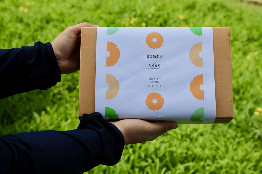 013貝克翰在農忙閒暇也會製作鳳梨酥禮盒或磅蛋糕，需先預訂。