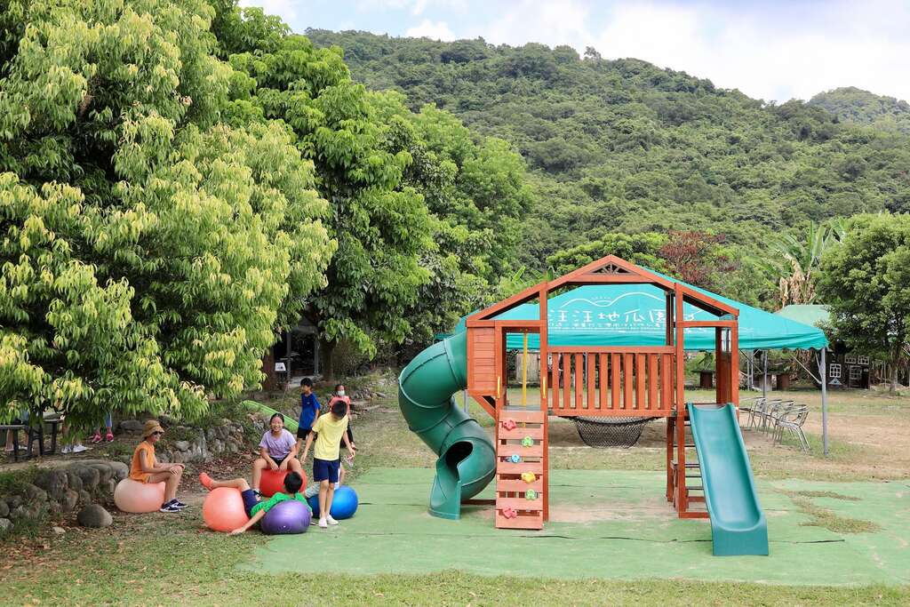 汪汪地瓜園夏季提供小小的兒童歡樂戲水區