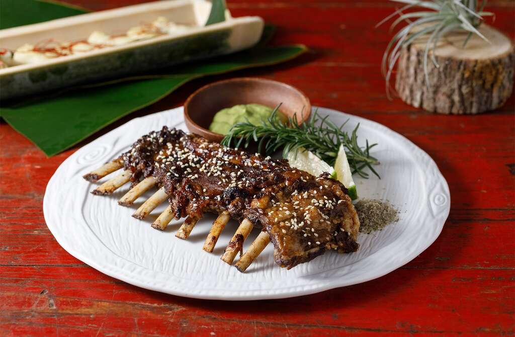 王家燻羊肉的 羊排佐香草醬