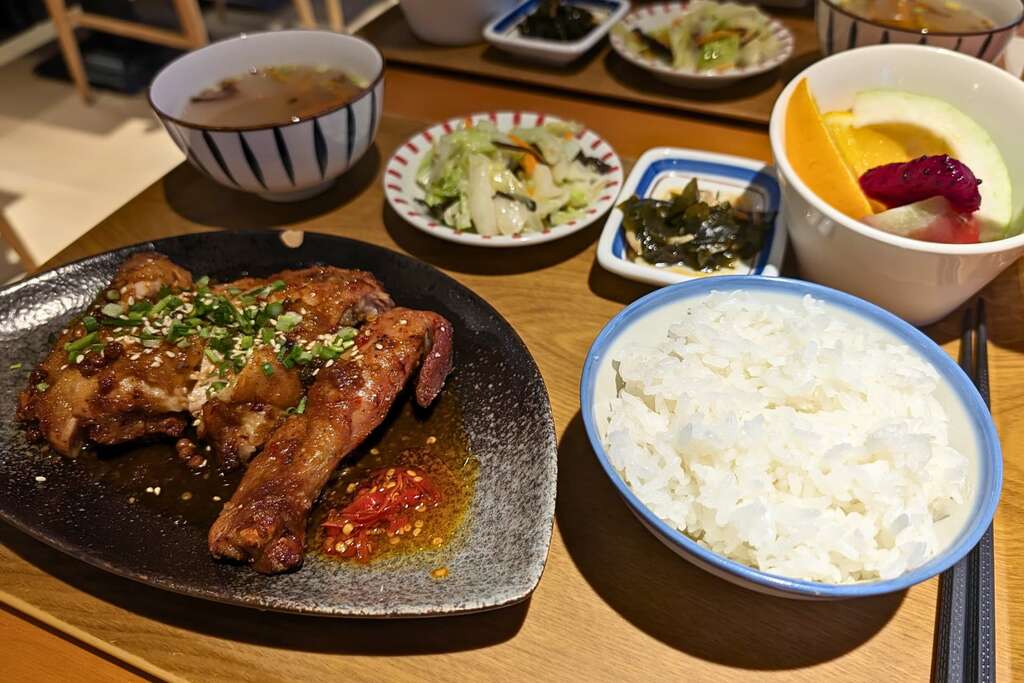 多力米故事館-椒麻雞簡餐