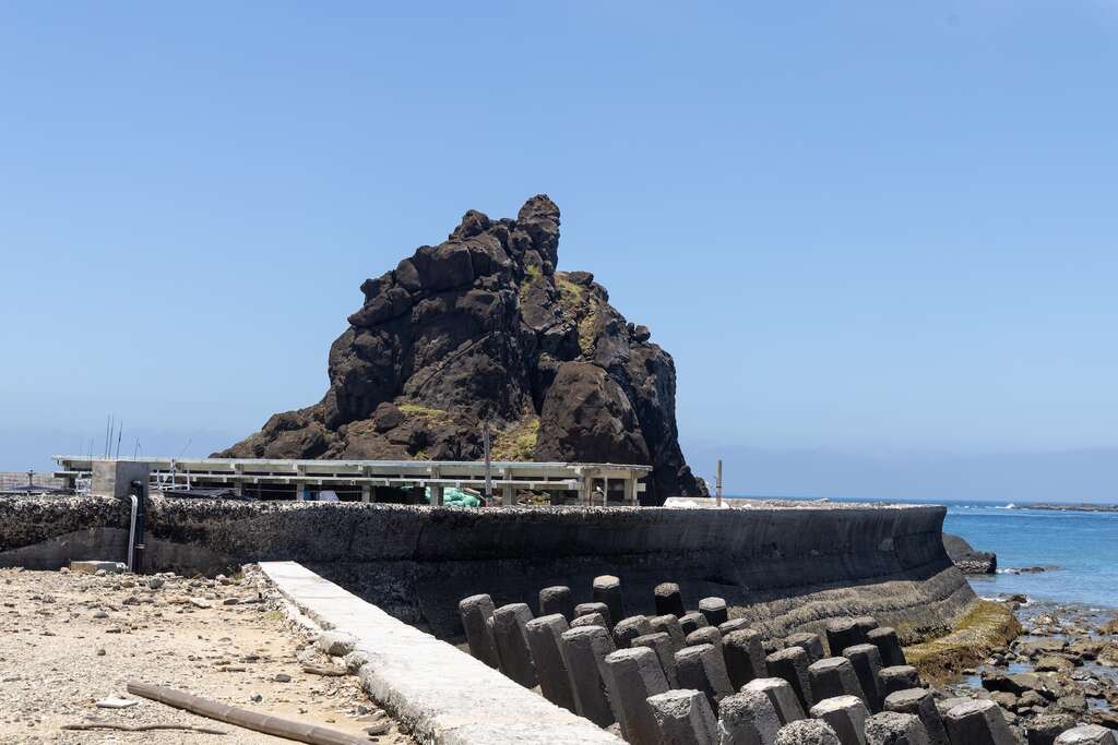 宛如關公像的燈塔石