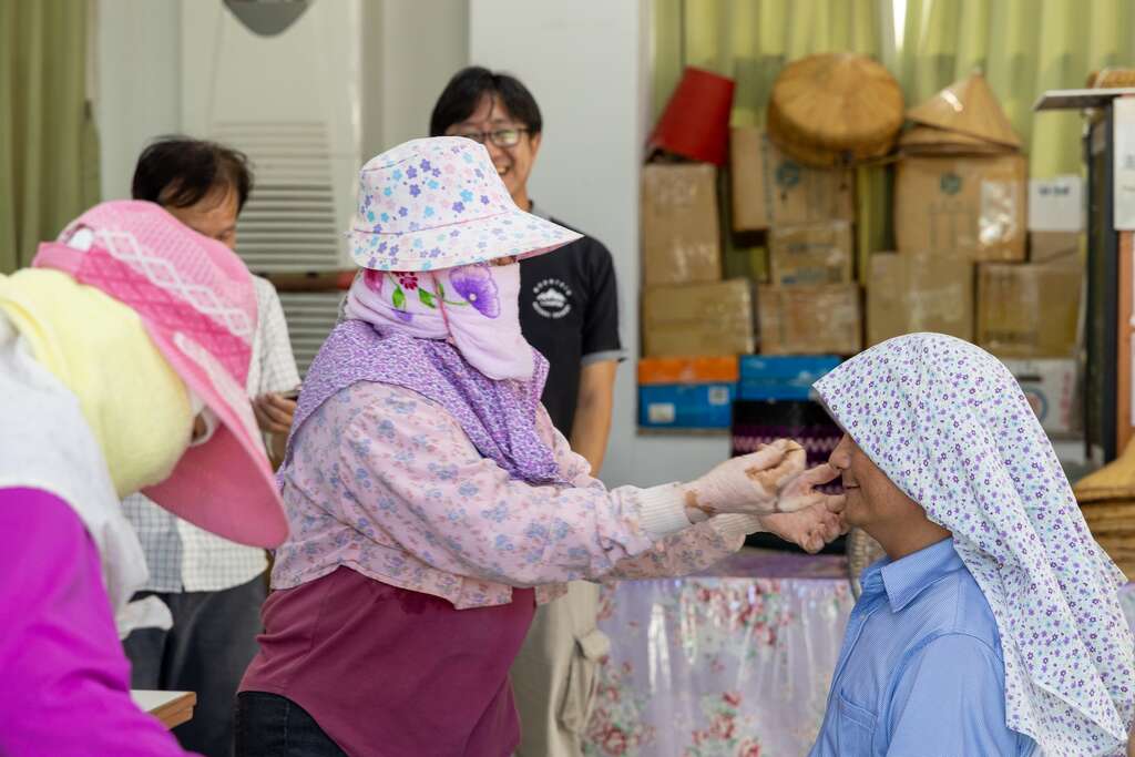 蒙面女郎-體會澎湖人防禦陽光與強風的方式