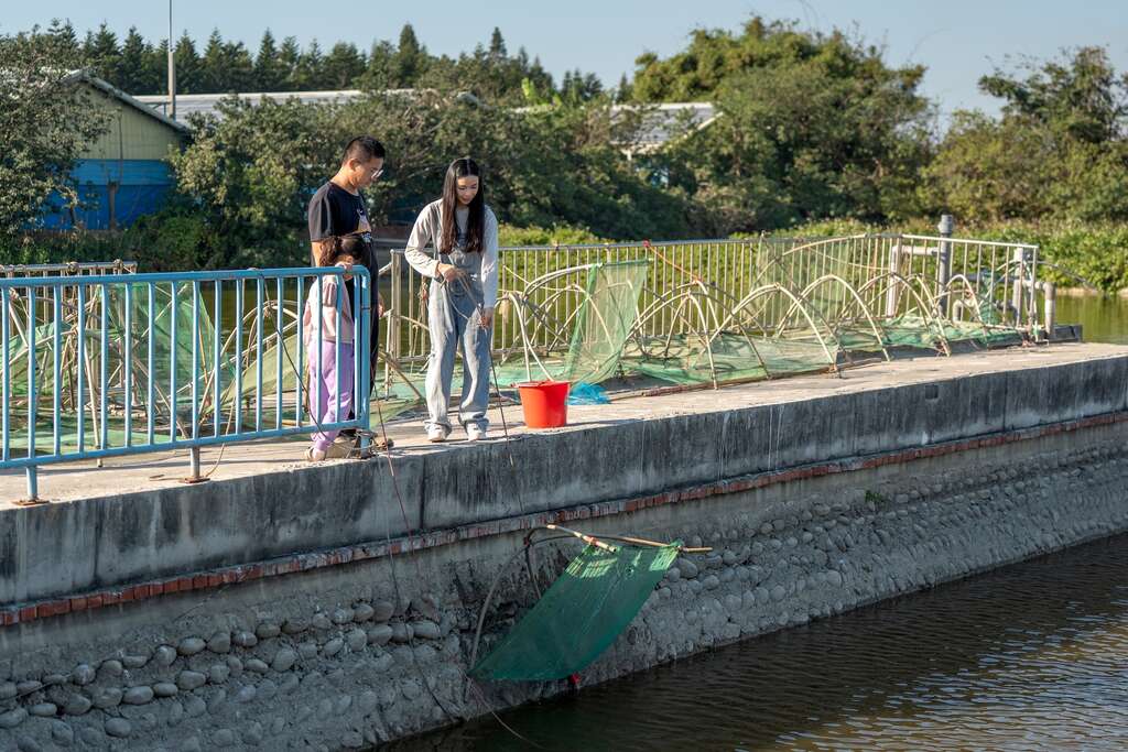 好蝦冏男社-體驗用蝦傘抓魚捕蝦