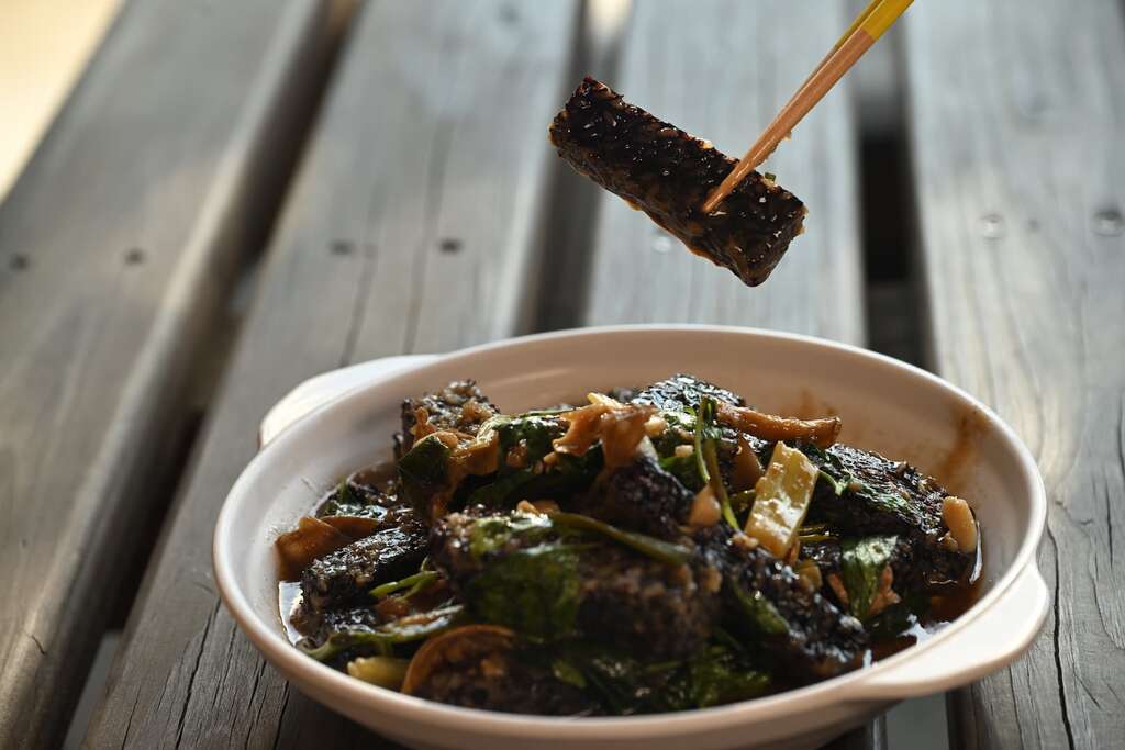 P07  「麻香鵝血糕」鮮鹹綿潤、麻油香醇。