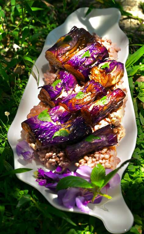 P09 「米香茄子」綿脆交織，口感有趣。