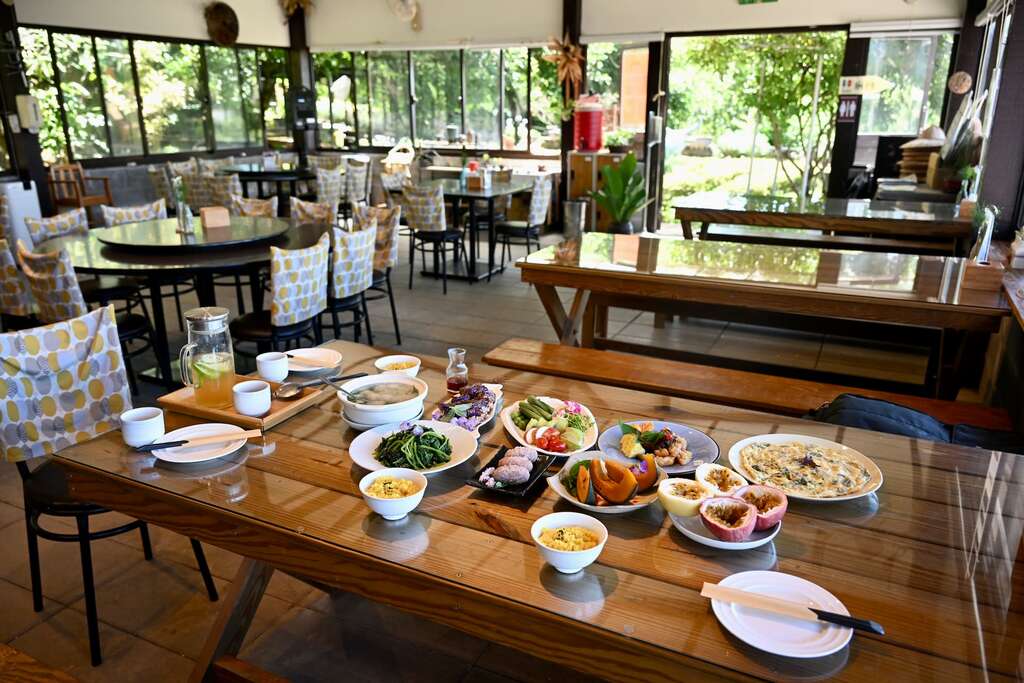 P12 這一桌料理依循時令變化，展現土地的生命力，呼應食農教育的核心價值。