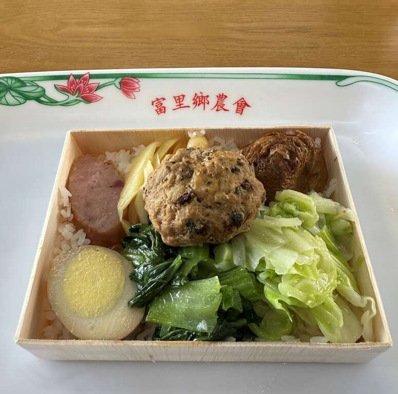充滿了媽媽的味道，質樸、溫暖、豐盛、耐吃~富里風味餐便當