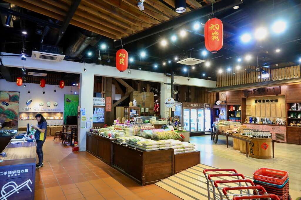 前往霧峰議蘆田媽媽，建議也可走訪霧峰農會酒莊認識清酒，並採購在地特色食材002