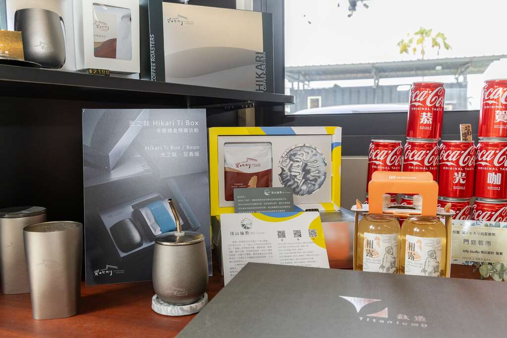 蛍のヒカリ自家焙煎與淺山植藝工作室合作推出咖啡與檳榔炭禮盒