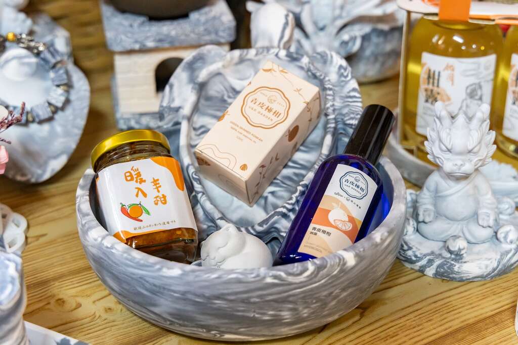淺山植藝結合在地風土開發出柑橘辣椒醬、柑橘酒等風味產品