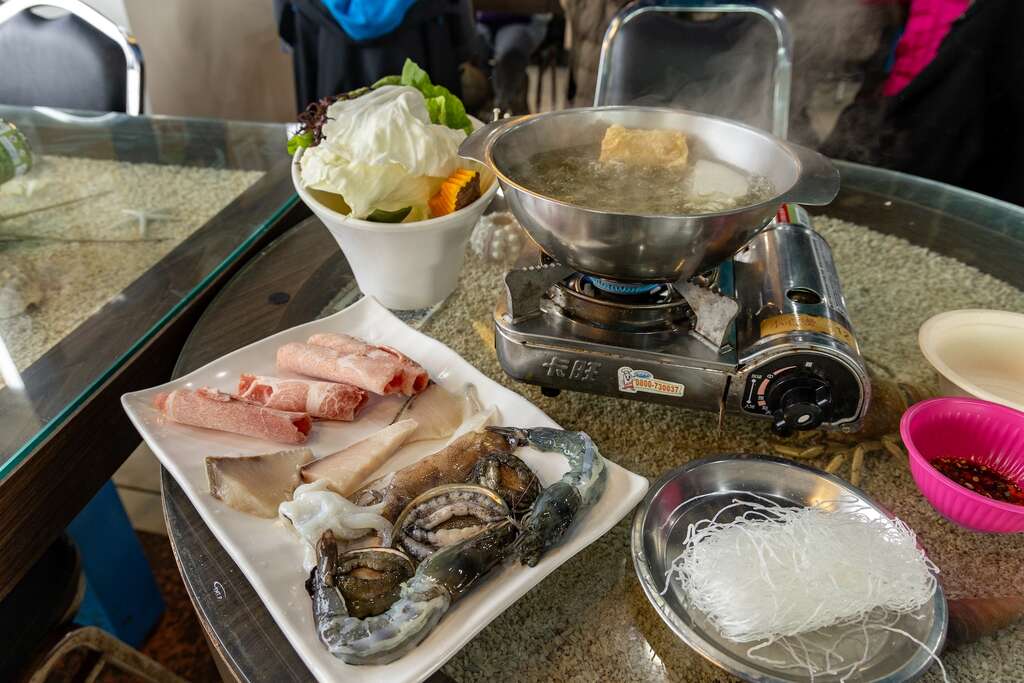 熱氣奔騰的火鍋