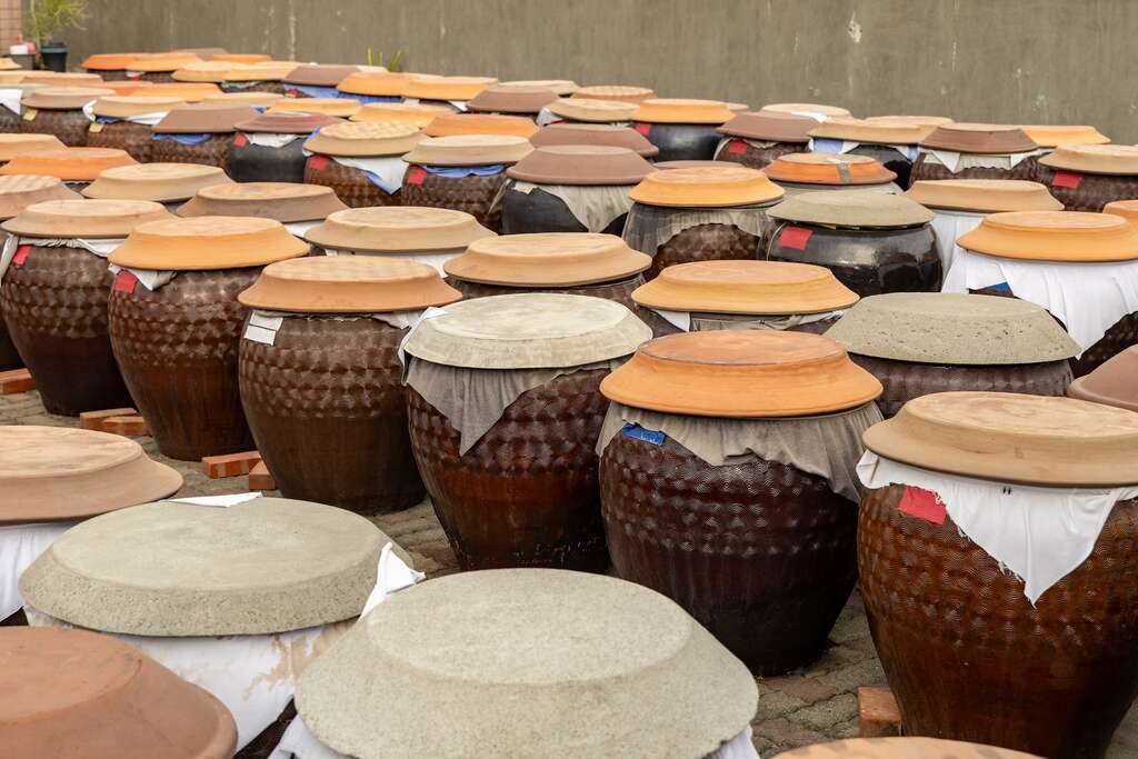 御鼎興醬油的醬缸