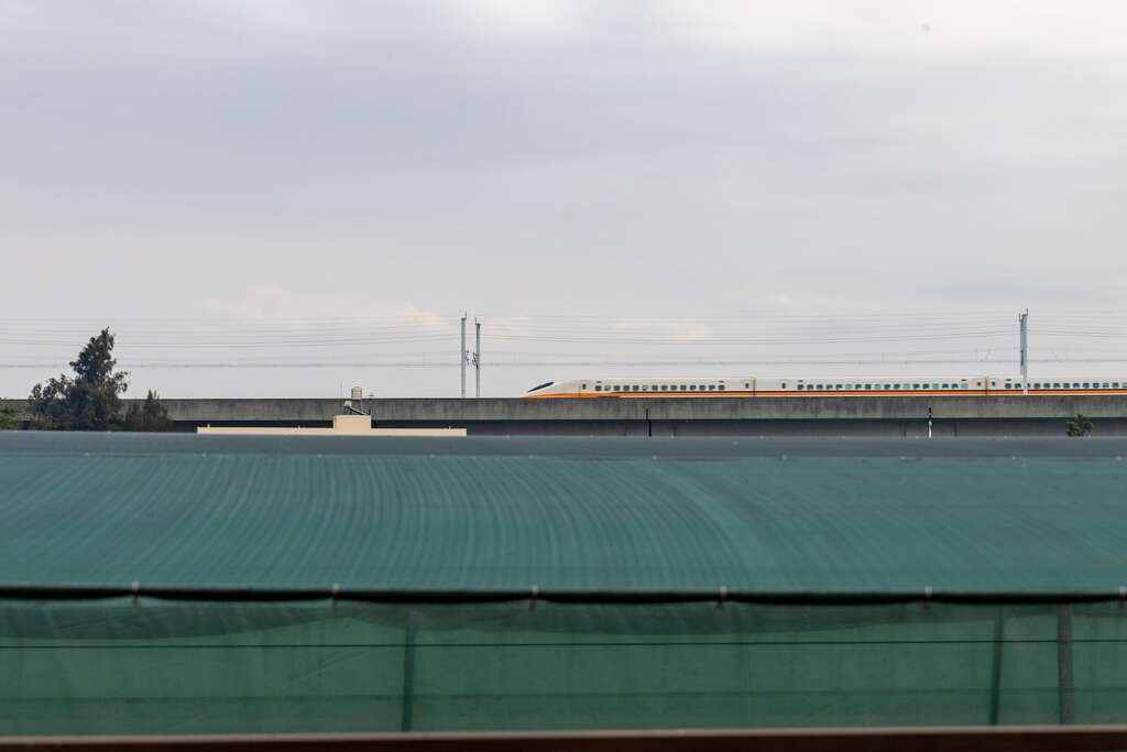 可遠眺高鐵疾駛的景觀