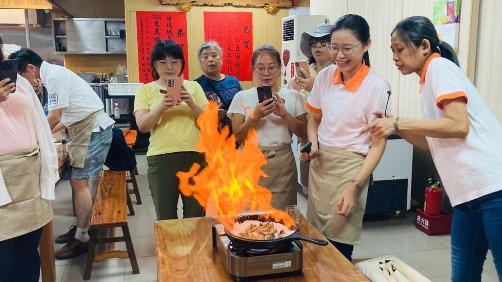 虱目魚料理火焰秀 圖片來源：長盈海味屋提供