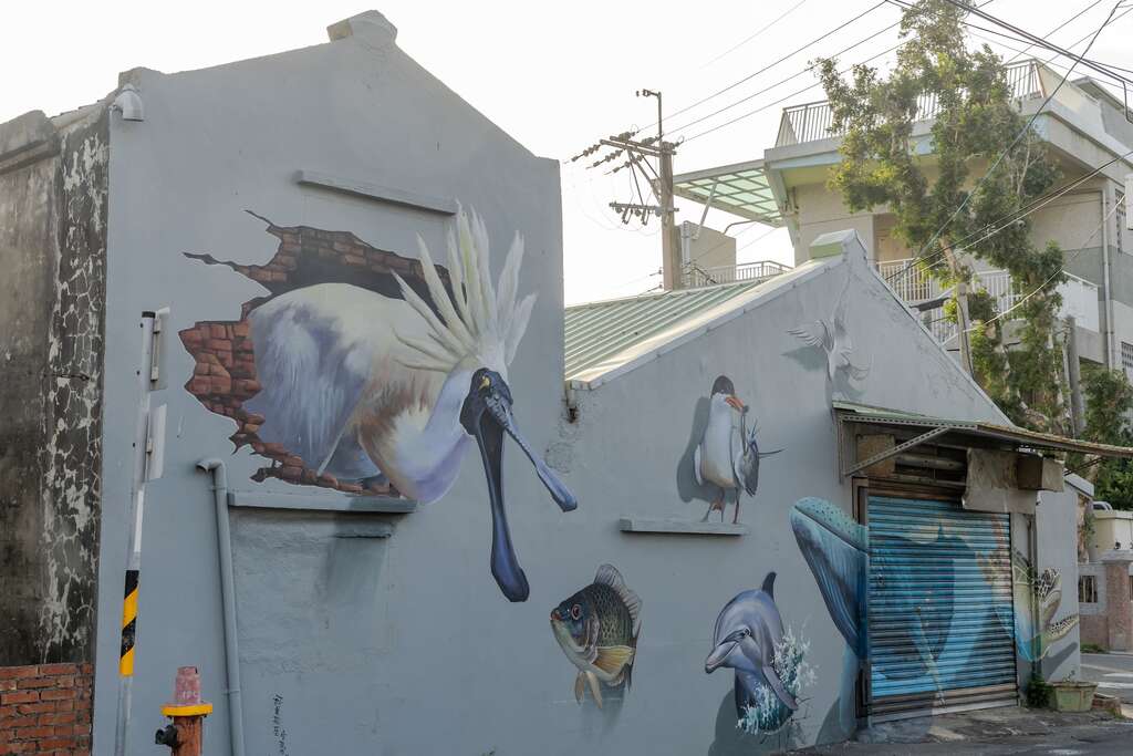 3D彩繪牆上融合黑面琵鷺等