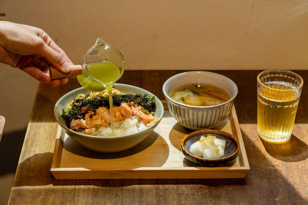 鮭魚茶泡飯-圖片來源：新北市觀光旅遊網