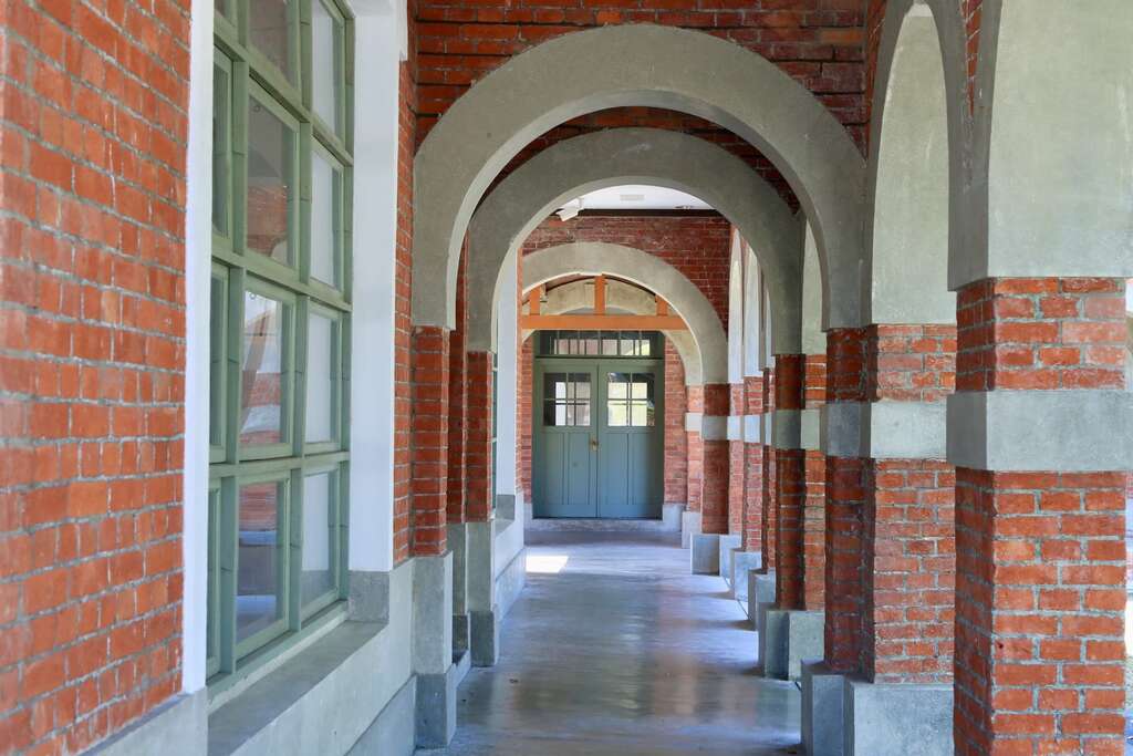 金旗山城位於旗山糖廠中，周邊有許多優美的歷史老建築002