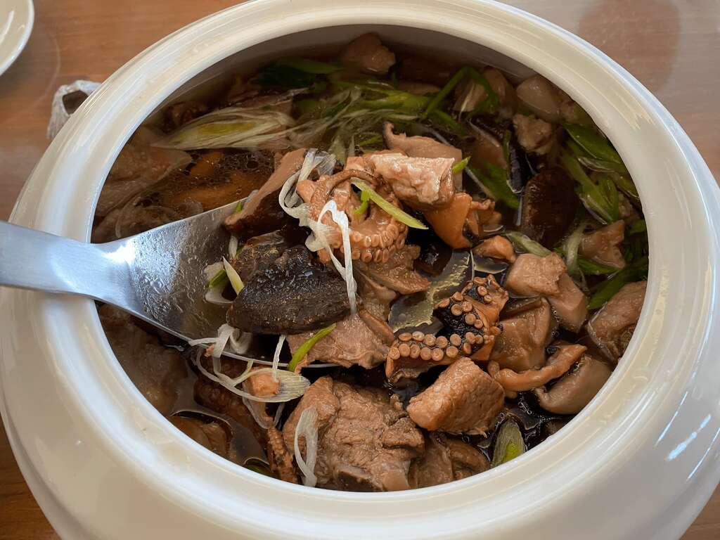 大啖尚青的海鮮大餐（圖片來源：元貝田媽媽提供）