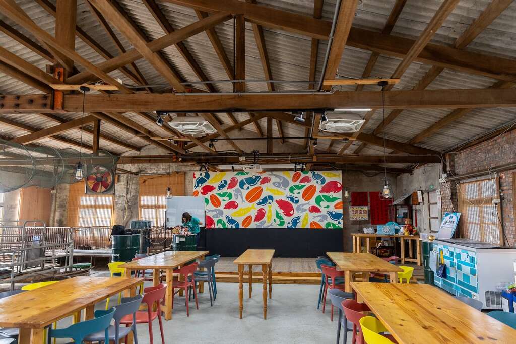 低調空間內還保留當年母豬的分娩床