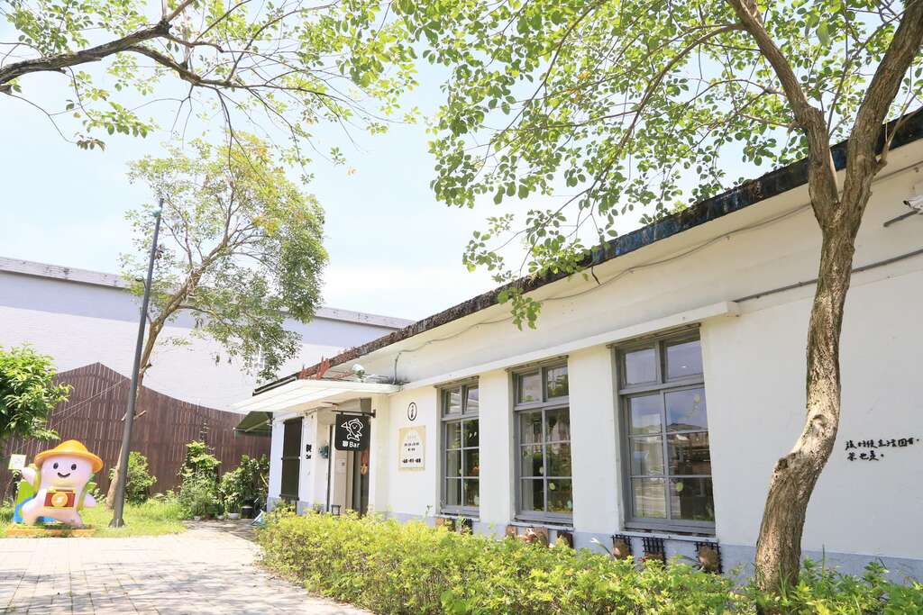 良食農創園區裡的農民直銷站店名稱為「買bar」