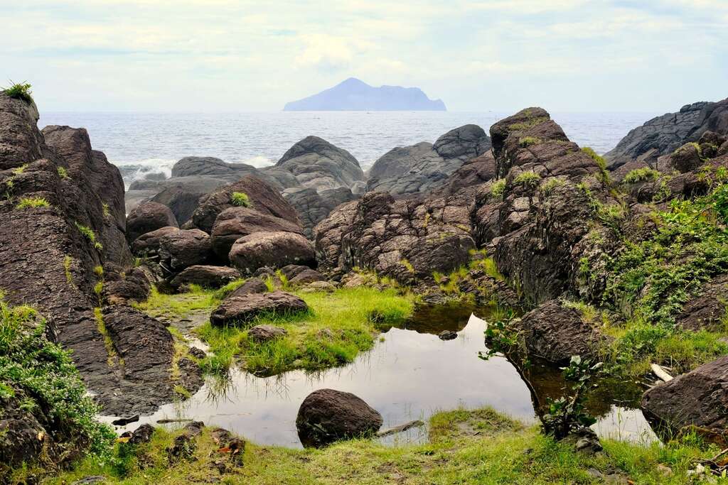 北關海潮公園自導式步道規劃完善，地形景緻豐富、免入場費，值得一遊。