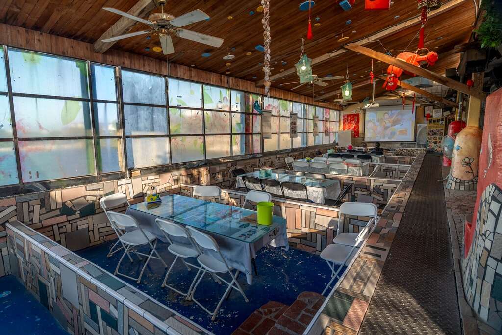 「好蝦冏男社」場域內的環境。