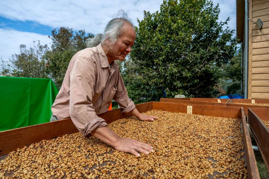 大鋤花間的老闆