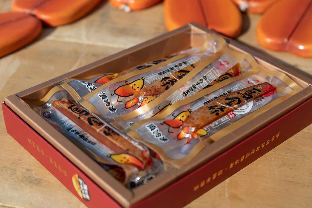 海中寶則推出碳烤過的烏金條、烏魚子香腸等創新產品。