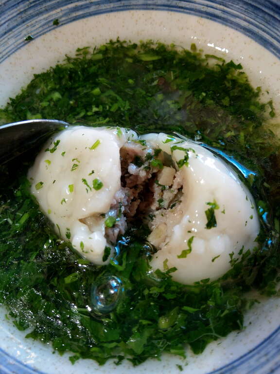 如有報名織羅米86舉辦的《稻田餐桌》，有機會吃到使用葛鬱金粉勾芡的料理，內有切丁的葛鬱金，吃起來口感爽脆。