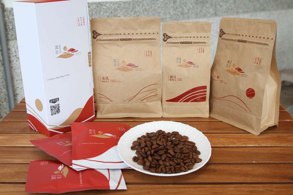 嵩岳咖啡莊園-藝伎、阿拉比卡等咖啡 圖片來源:特色農遊場域認證