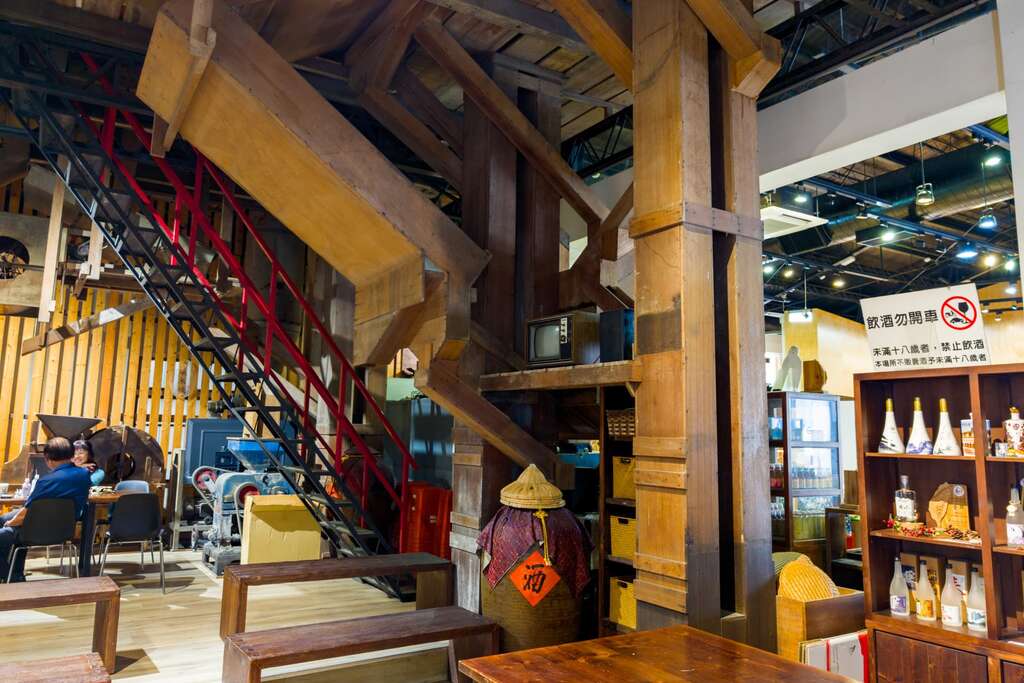 霧峰農會酒莊仍保留舊的碾米機