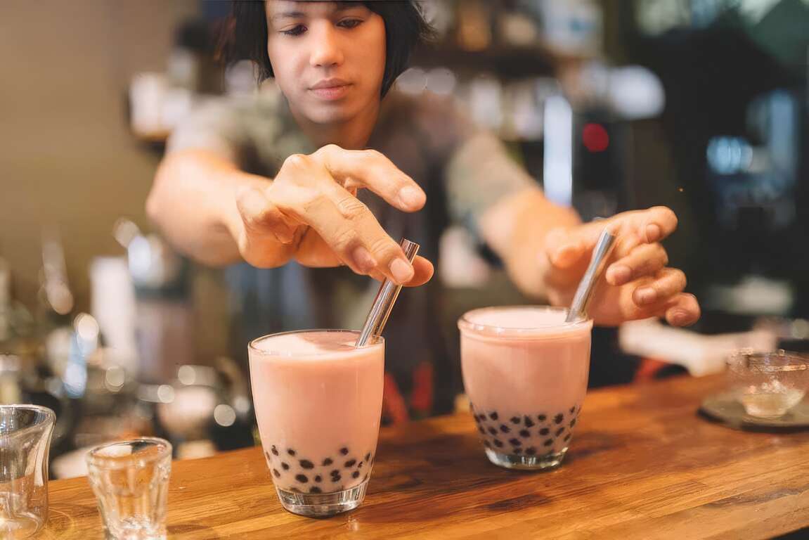 一杯珍珠奶茶的誕生：茶葉產地到巷口的手搖飲
