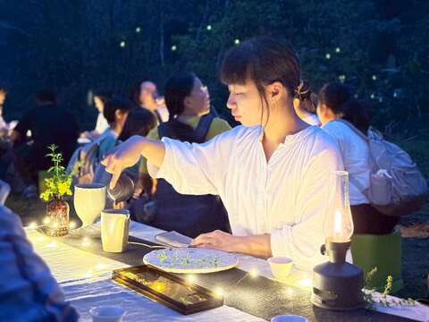 小半天喝茶又能看螢火蟲